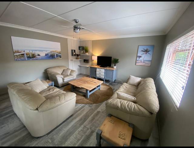 7 BEDROOM HOUSE FOR SALE IN HARTENBOS CENTRAL